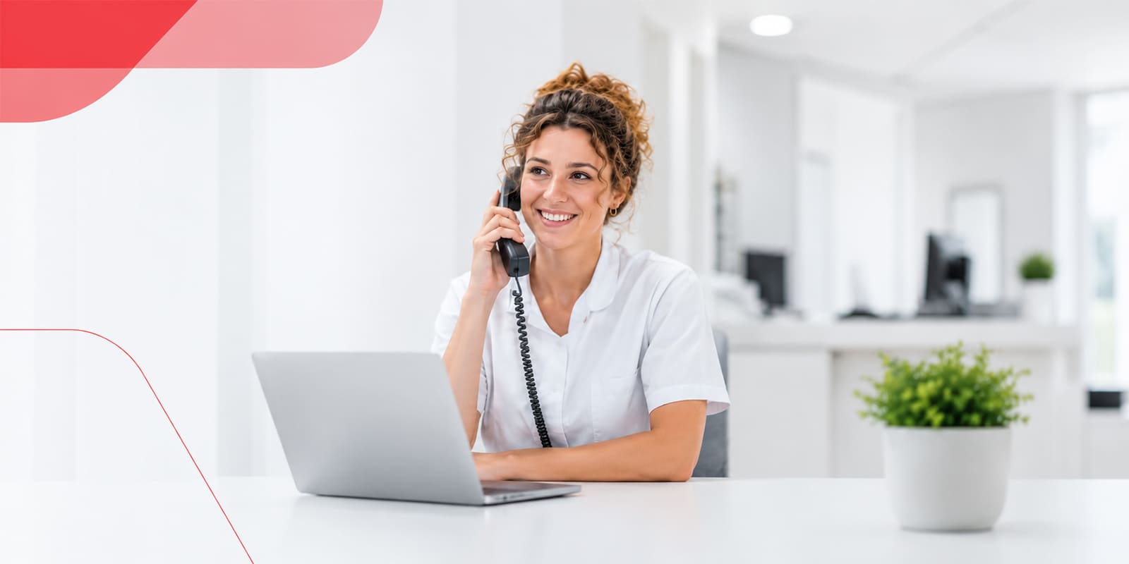 Medewerker van het Bariatrisch Centrum beantwoordt telefonisch spreekuur