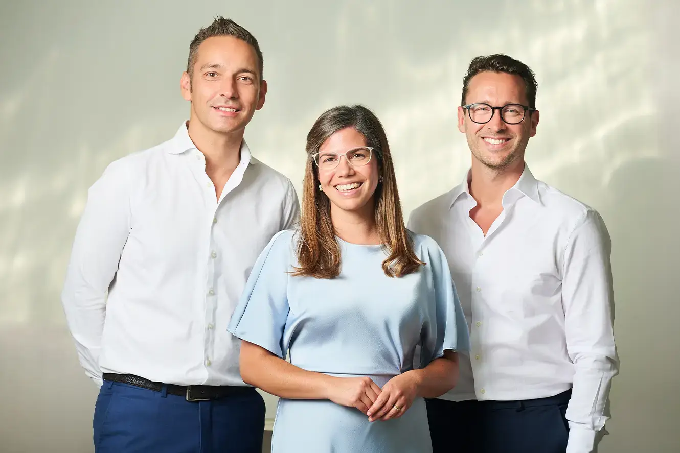 Drie diëtisten voor het logo van het Bariatrisch Centrum